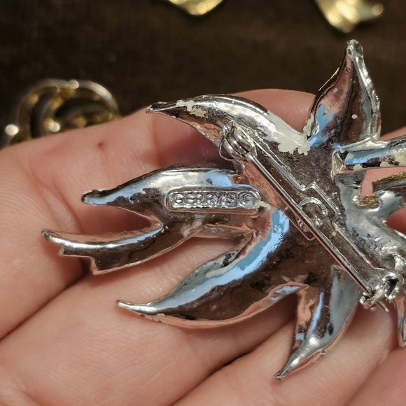 Vtg Gold Silver Tone Figural Brooch Lot Some Signed - Picture 14 of 15